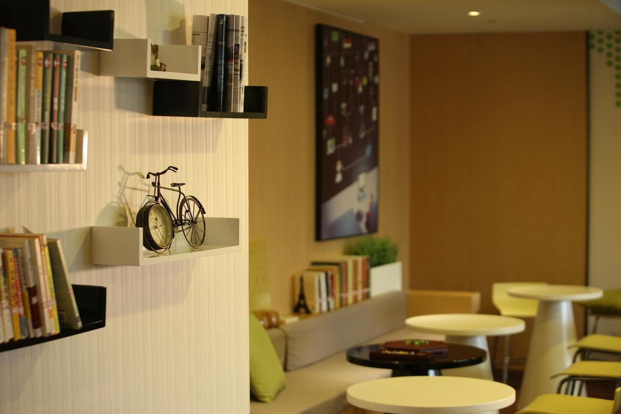 IU Hotel Shanghai Dongchuan Road Metro Station Bagian luar foto