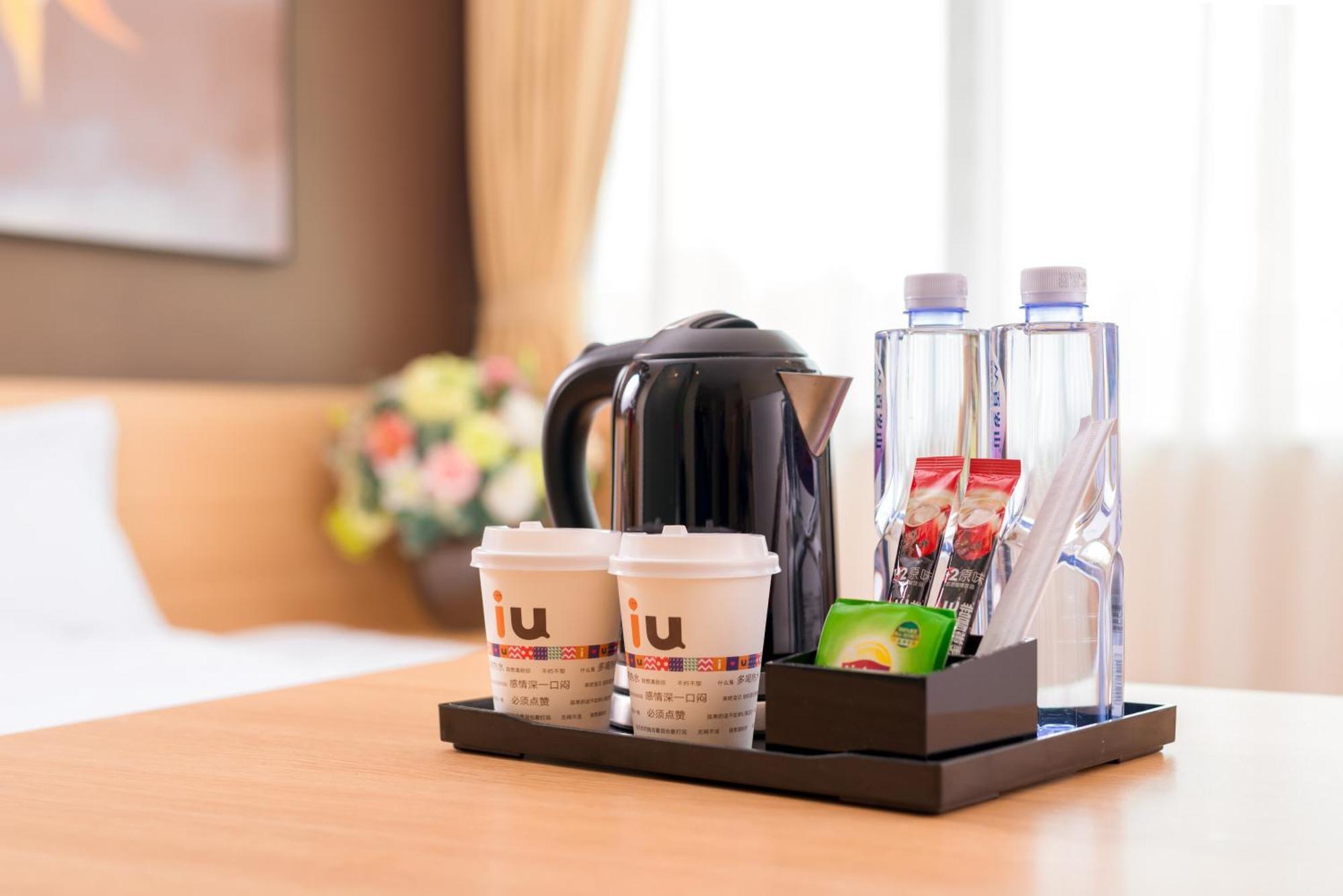 IU Hotel Shanghai Dongchuan Road Metro Station Bagian luar foto
