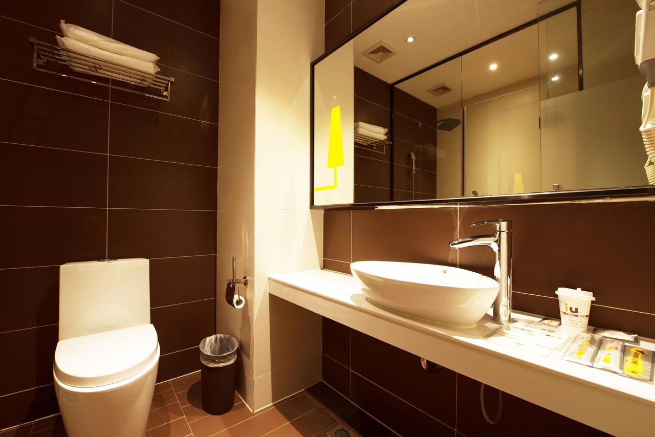 IU Hotel Shanghai Dongchuan Road Metro Station Bagian luar foto